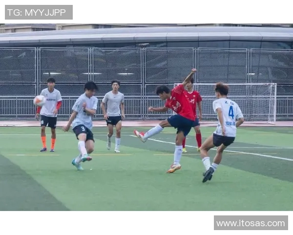 法国队逆转秘鲁队以2比1获胜展现强大实力与团队合作精神 法国队逆转秘鲁队以2比1获胜展现强大实力与团队合作精神