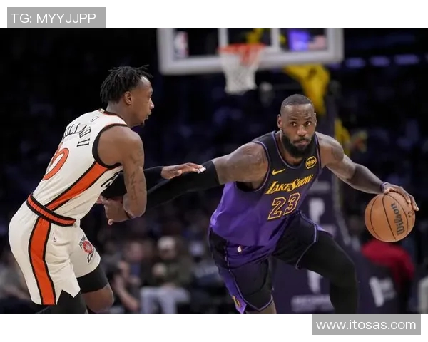 勒布朗-詹姆斯再创佳绩！三双表现引领球队胜利