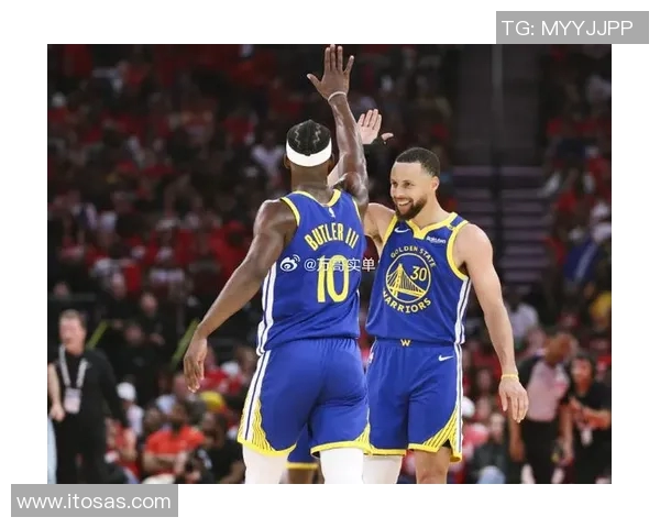 勇士球星库里复出，携手队友力挽狂澜