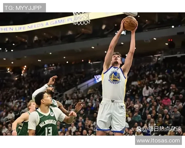 勇士与雄鹿激战正酣NBA直播精彩瞬间回顾与分析