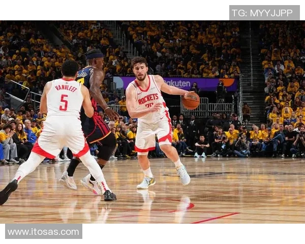 火热状态下的火箭队迎战76人队的精彩对决与战术分析